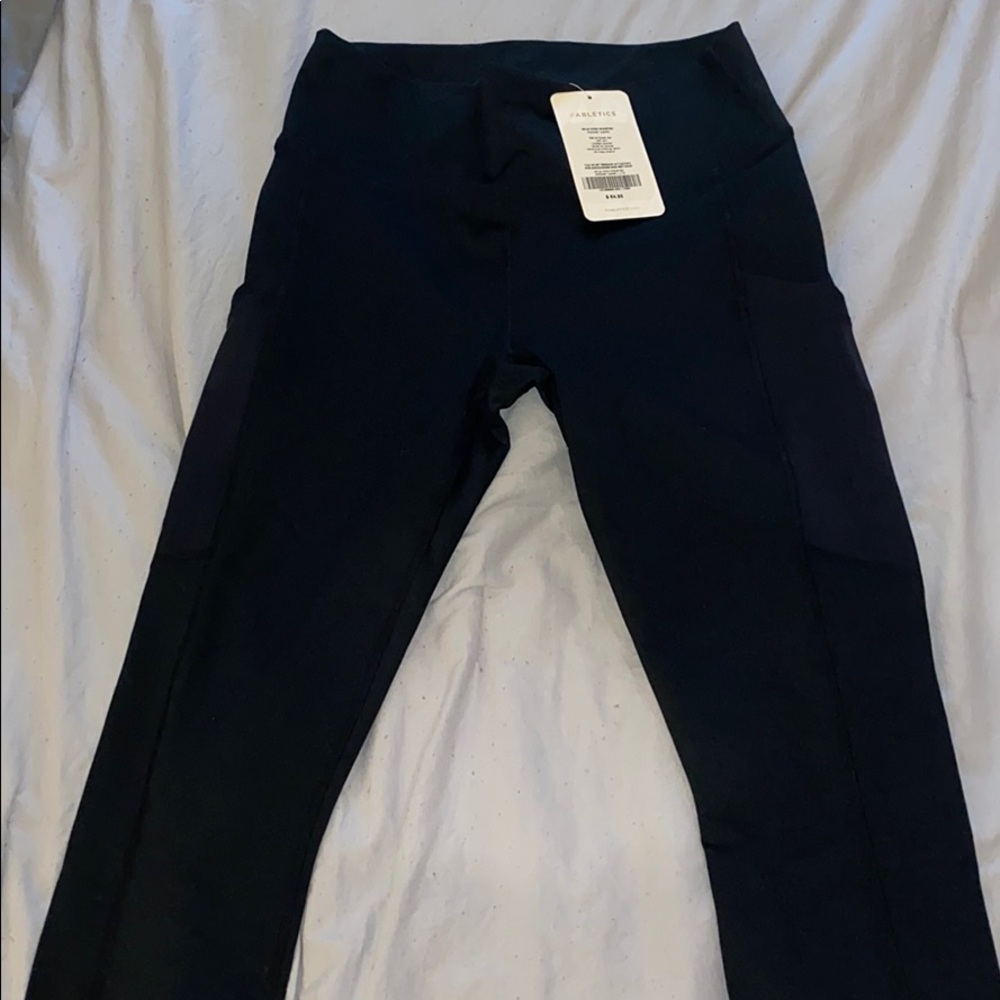 Fabletics Mila High Waisted Pocket Capri Size L